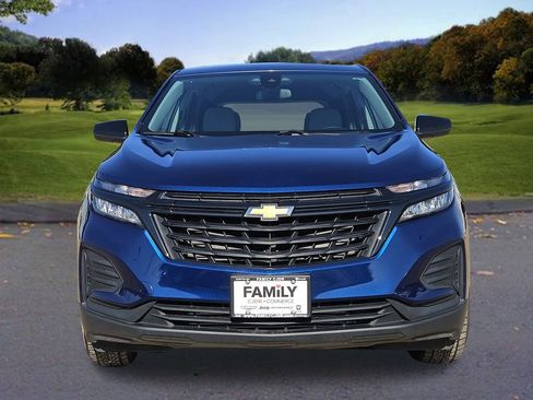 Used 2022 Chevrolet Equinox LS image 2
