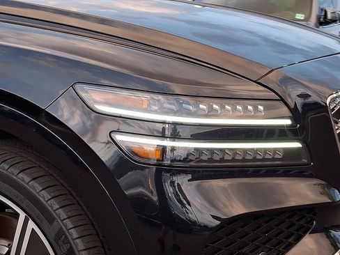 Certified 2025 Genesis GV80 3.5T Prestige AWD/4WD image 9