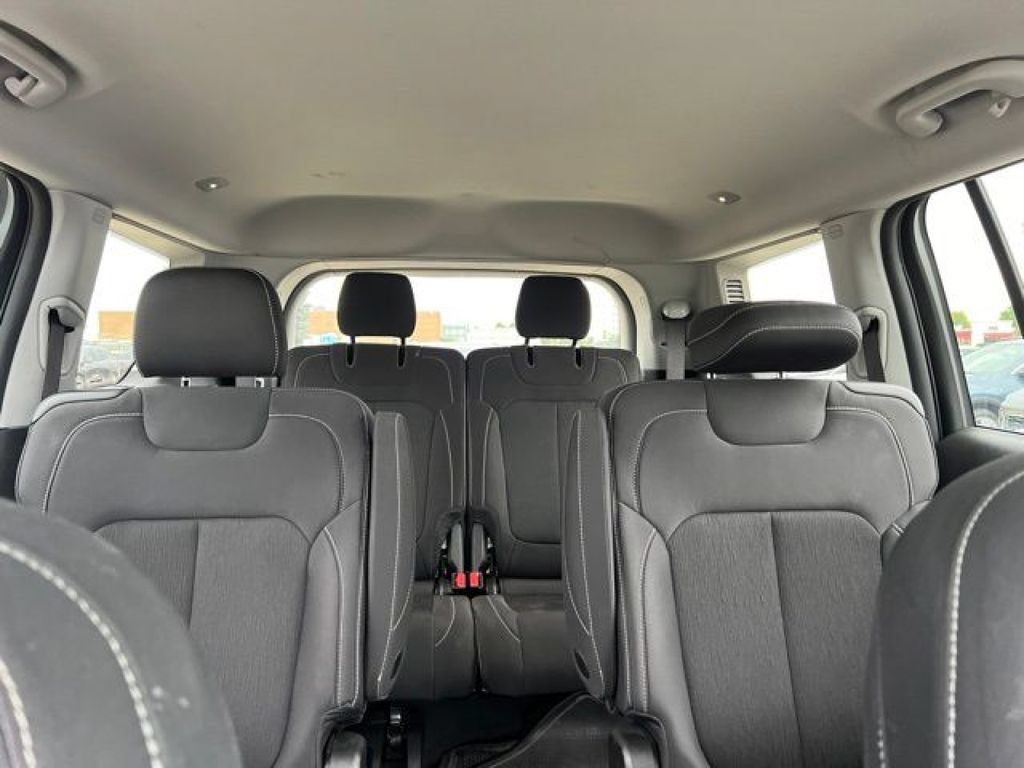 Used 2023 Jeep Grand Cherokee L Laredo AWD/4WD image 40