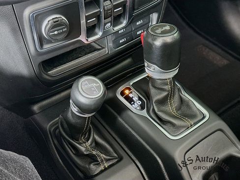 Used 2020 Jeep Wrangler Unlimited Sahara image 21