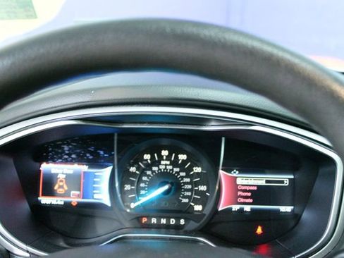 Used 2015 Ford Fusion SE image 16