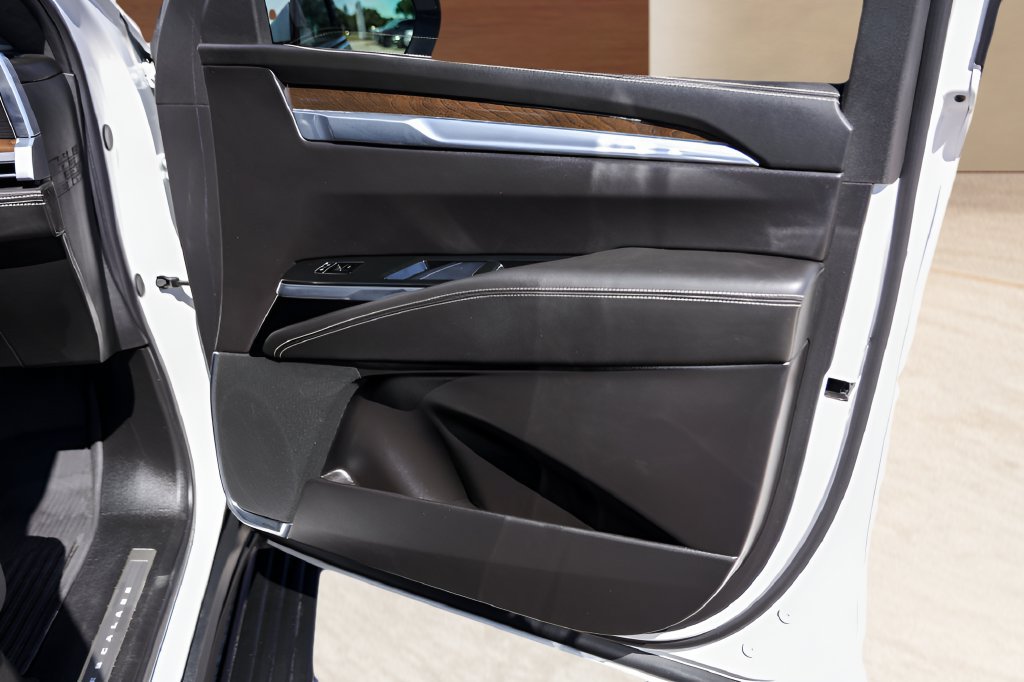 Used 2025 Cadillac Escalade ESV Premium Luxury Platinum w/ LPO, Radiant Package RWD image 29