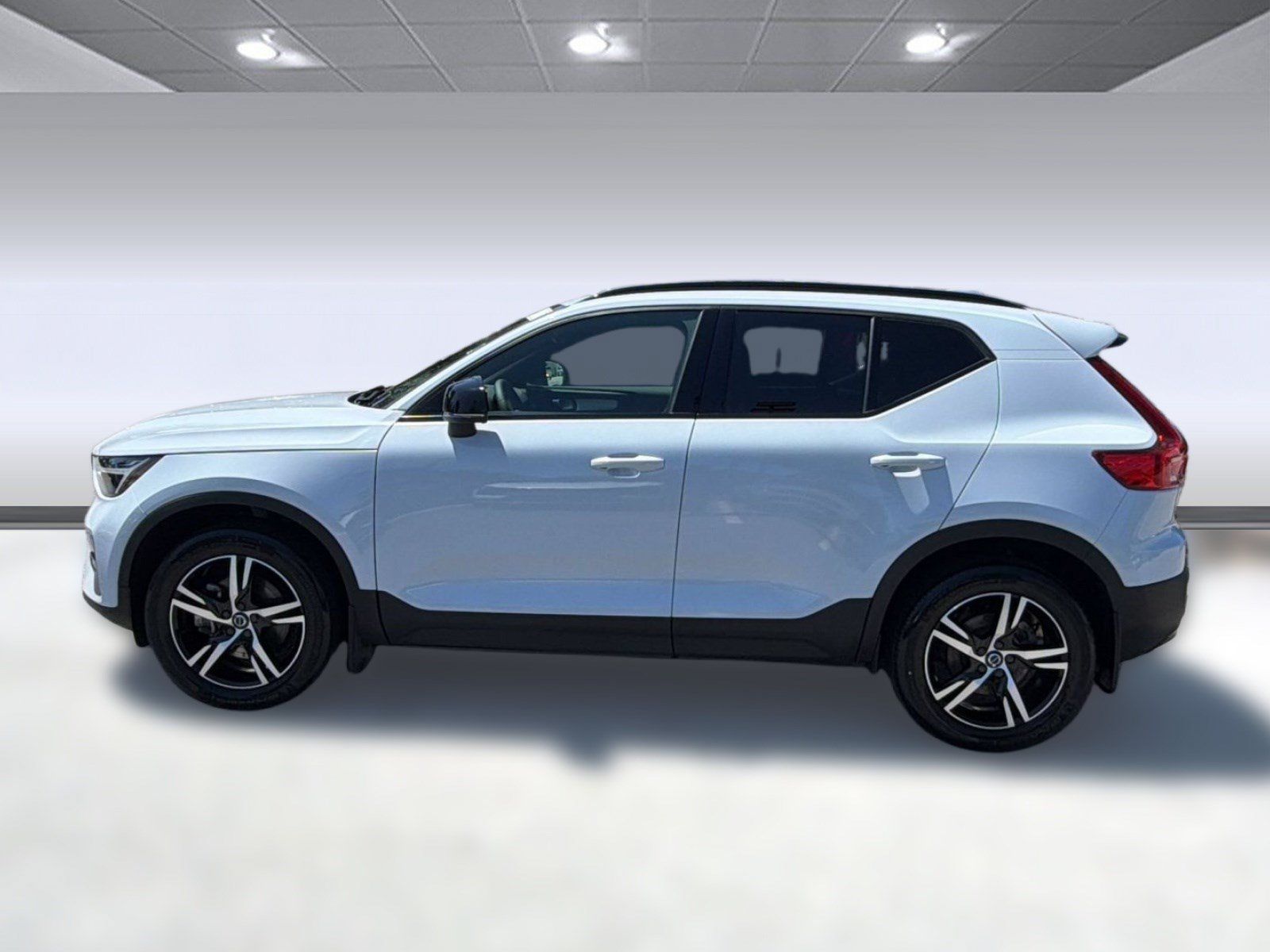 Certified 2024 Volvo XC40 B5 Core w/ Protection Package Premier AWD/4WD image 2