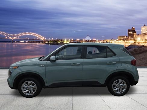 New 2026 Hyundai Venue SE image 2