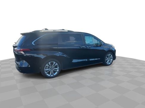 Used 2022 Toyota Sienna Platinum image 8