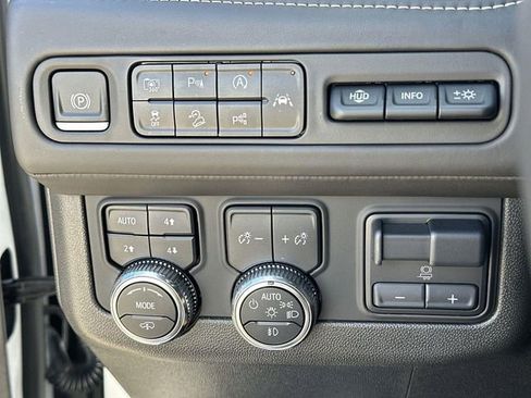 Used 2024 GMC Yukon Denali Ultimate image 17
