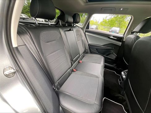 Used 2023 Volkswagen Taos SE w/ Panoramic Sunroof Package AWD/4WD image 16
