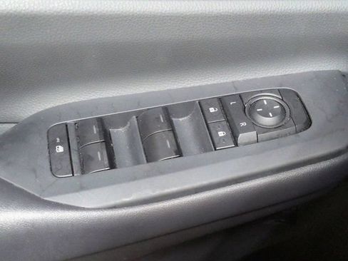 Used 2023 Toyota Prius LE FWD image 19