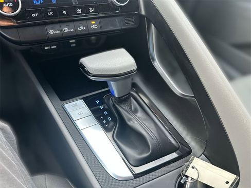 Used 2024 Hyundai Elantra SEL image 21