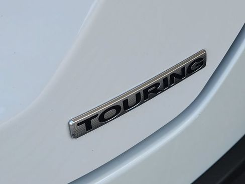 Used 2025 Honda Pilot Touring image 10
