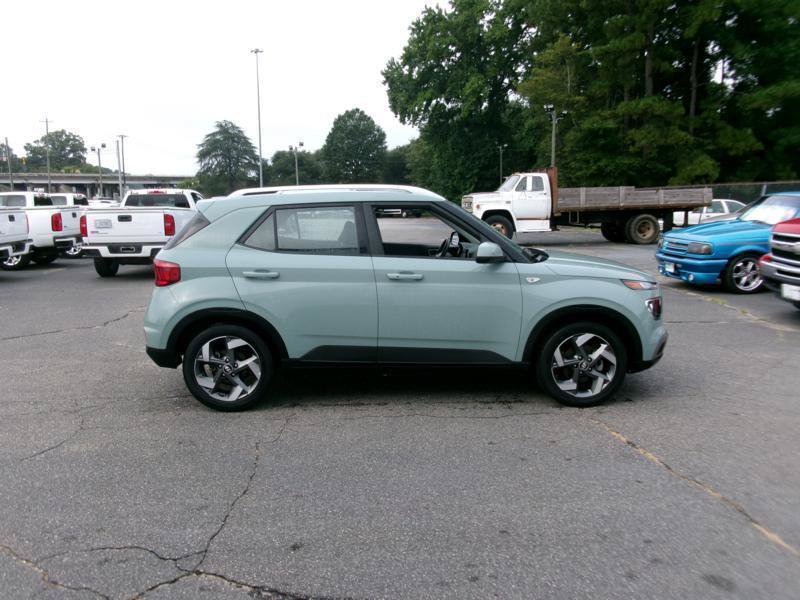 Used 2025 Hyundai Venue SEL FWD image 5
