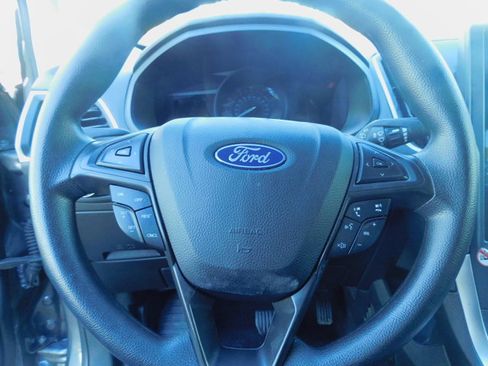 Used 2022 Ford Edge SE w/ Black Appearance Package image 16