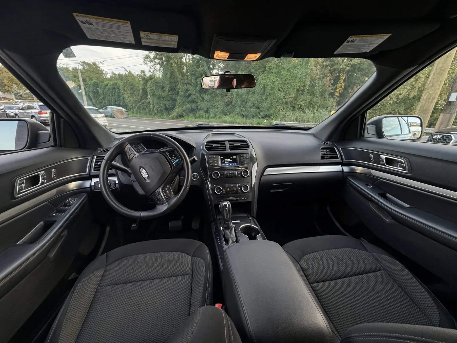Used 2018 Ford Explorer XLT AWD/4WD image 11
