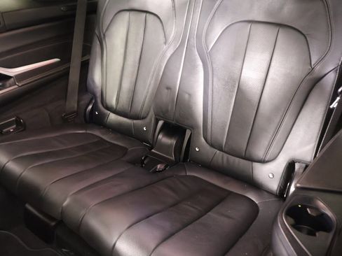 Used 2022 BMW X7 xDrive40i w/ M Sport Package image 15