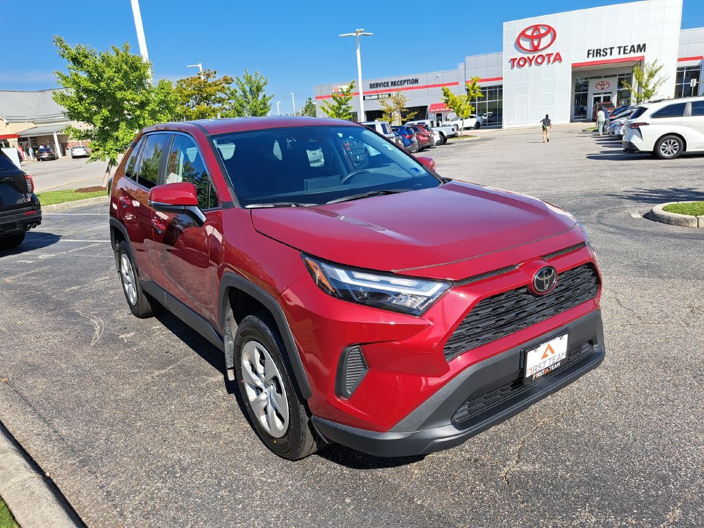 Used 2024 Toyota RAV4 LE AWD/4WD image 5