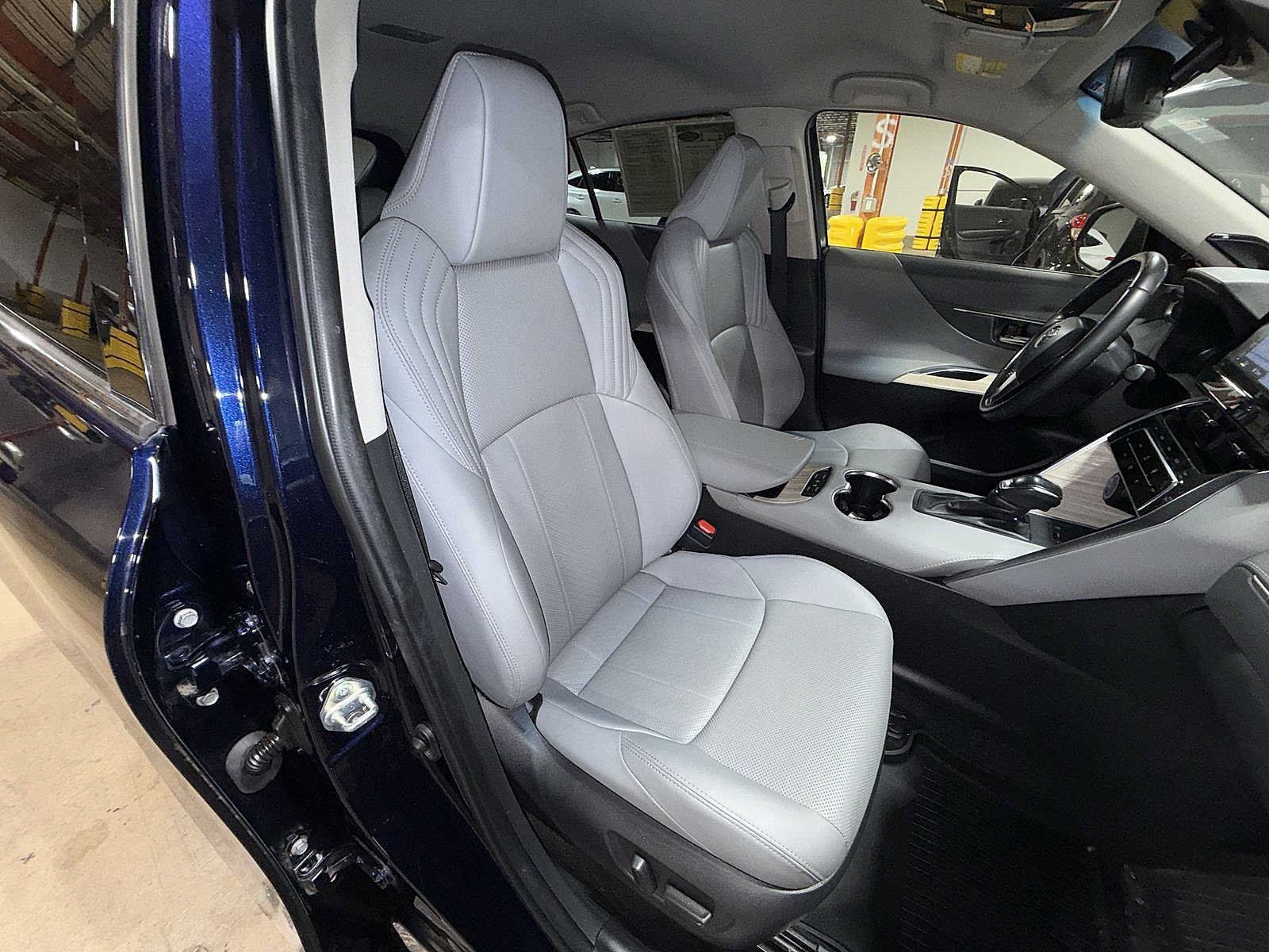 Used 2021 Toyota Venza XLE w/ Softex Package AWD/4WD image 16