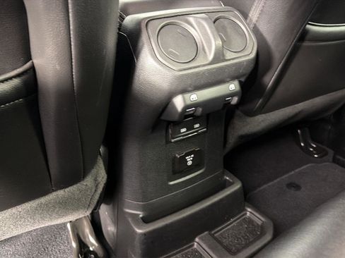 Used 2022 Jeep Wrangler Unlimited Sahara w/ Cold Weather Group AWD/4WD image 20