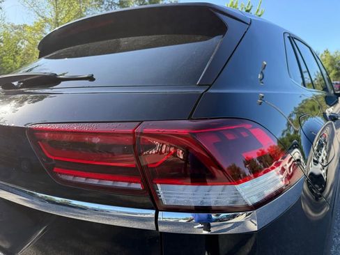 Used 2022 Volkswagen Atlas Cross Sport SE image 11