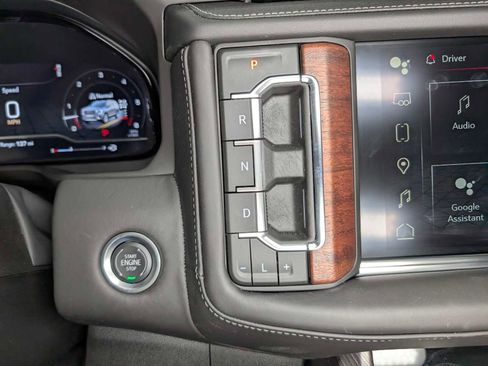 Used 2024 GMC Yukon Denali Ultimate image 32