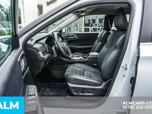 Used 2025 Mitsubishi Outlander SE FWD image 19
