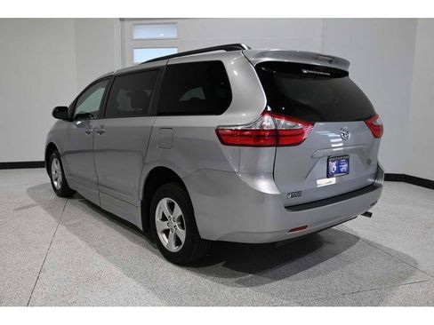 Used 2016 Toyota Sienna LE FWD image 8