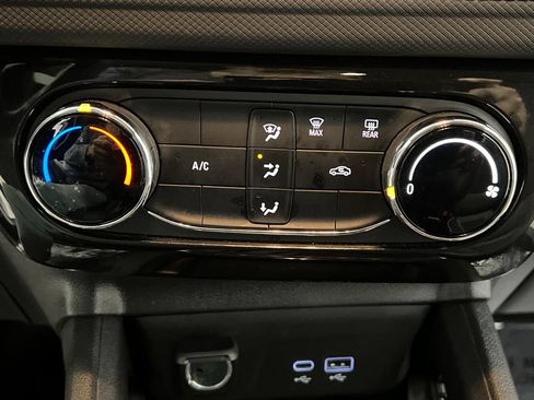 Used 2025 Chevrolet TrailBlazer LT AWD/4WD image 54