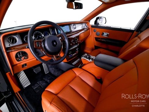 Used 2018 Rolls-Royce Phantom Sedan image 4