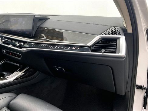 Used 2025 BMW X7 xDrive40i image 16