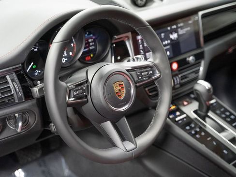 Used 2024 Porsche Macan image 16