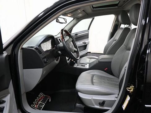 Used 2006 Chrysler 300 C w/ Sound Group II image 6