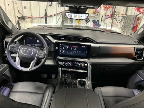 Used 2025 GMC Sierra 1500 Denali w/ Denali Reserve Package AWD/4WD image 18