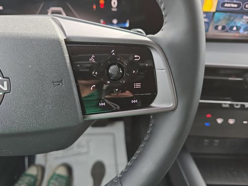 Used 2025 Nissan Murano SV image 19