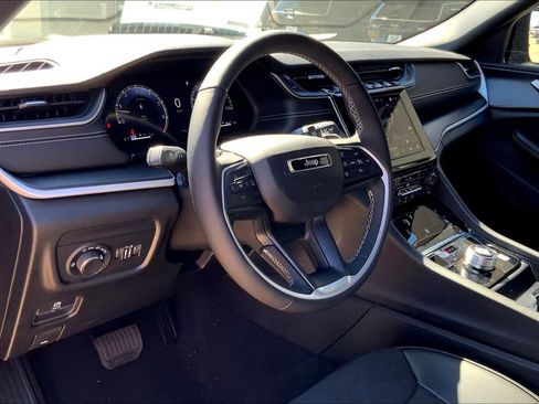 Used 2024 Jeep Grand Cherokee L Altitude image 8