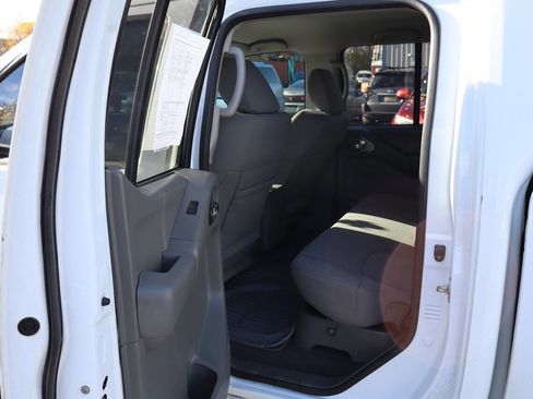 Used 2020 Nissan Frontier SV image 20