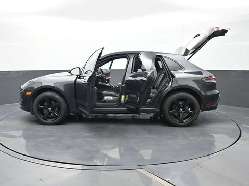 Certified 2023 Porsche Macan AWD/4WD image 30