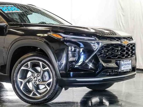 Certified 2026 Chevrolet Trax LT FWD image 3