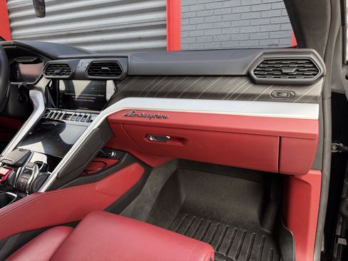 Used 2020 Lamborghini Urus image 17