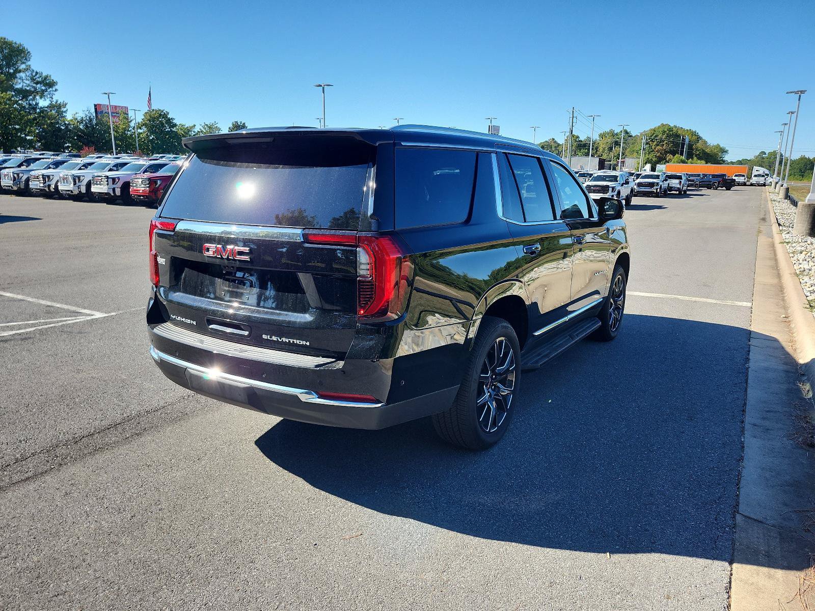 Used 2026 GMC Yukon Elevation w/ Elevation Premium Package AWD/4WD image 3