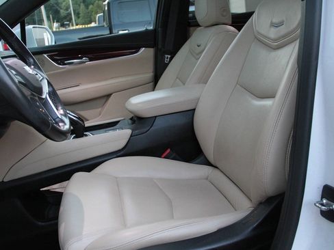 Used 2019 Cadillac XT5 Premium Luxury w/ Driver Assist Package FWD image 9
