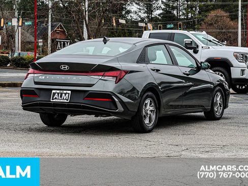 Used 2025 Hyundai Elantra SE FWD image 5