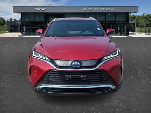 Used 2022 Toyota Venza XLE AWD/4WD image 2