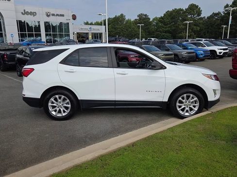 Used 2021 Chevrolet Equinox LS w/ LS Convenience Package AWD/4WD image 13