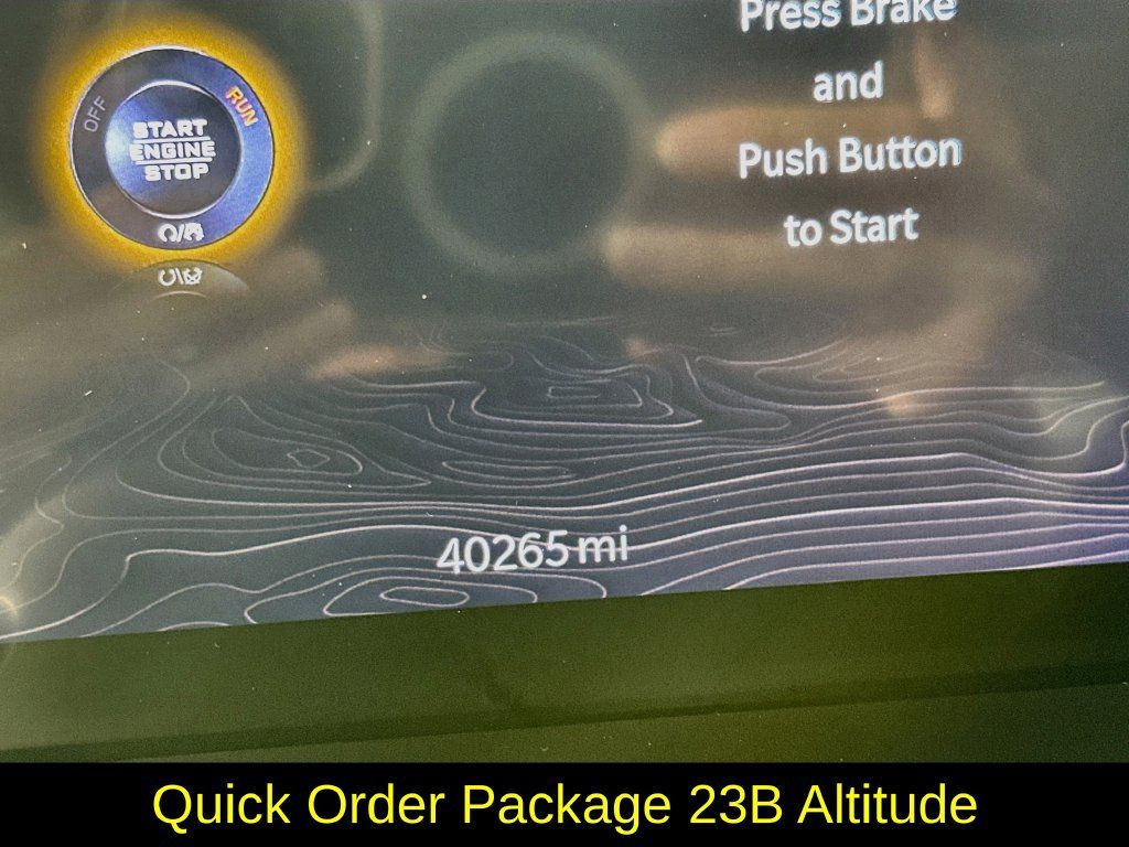 Used 2023 Jeep Grand Cherokee Altitude AWD/4WD image 17