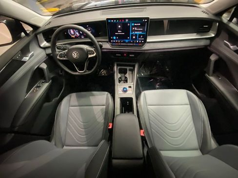 New 2026 Volkswagen Tiguan SE image 10