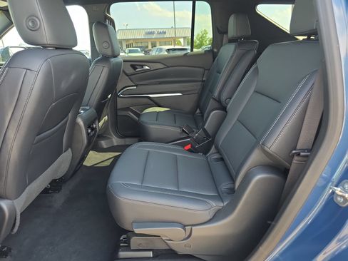 Used 2025 Chevrolet Traverse LT AWD/4WD image 11