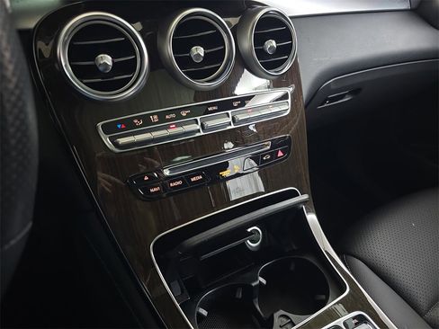 Used 2019 Mercedes-Benz GLC 300 image 27