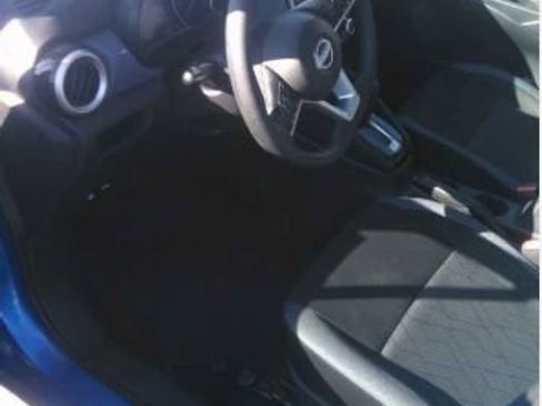 Used 2023 Nissan Versa SV image 7