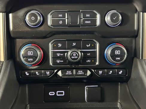 Used 2023 Chevrolet Suburban High Country w/ Premium Package image 27