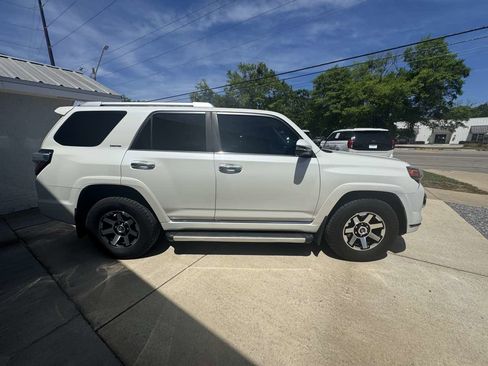 Used 2018 Toyota 4Runner SR5 image 5