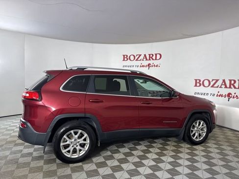 Used 2017 Jeep Cherokee Latitude w/ Cold Weather Group image 9